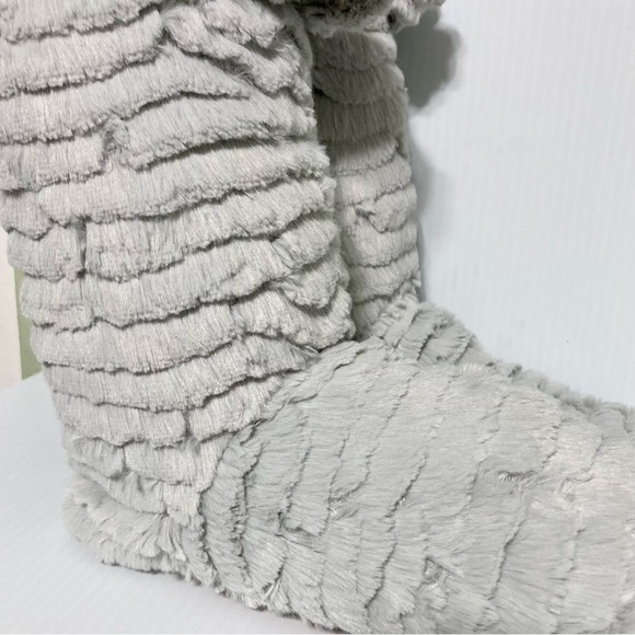 POM POM Bootie Slippers Gray Paw Print Bottoms Womens Small 5 6 - Picture 6 of 16